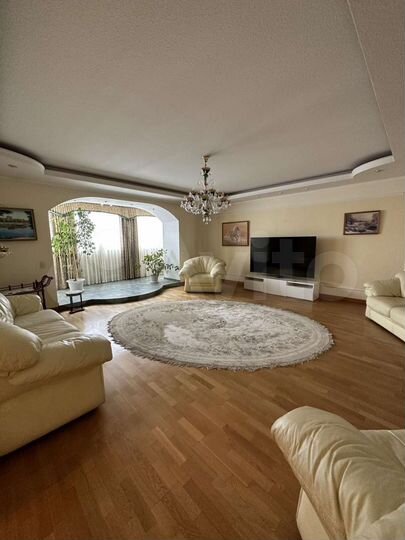 3-к. квартира, 171 м², 8/17 эт.