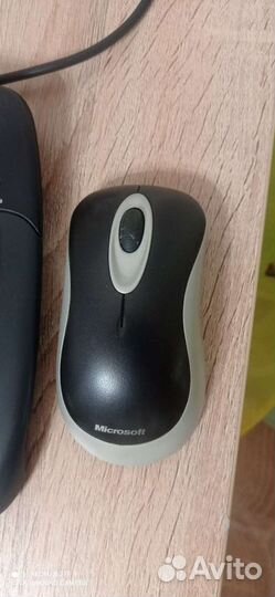 Беспроводная клавиатура и мышь Microsoft