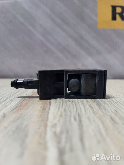 Форсунка омывателя Volkswagen polo 5