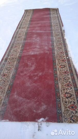 Ковровая дорожка и большой ковер