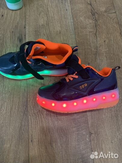 Кроссовки светящиеся с роликами