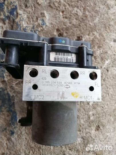 Блок абс Infiniti G35