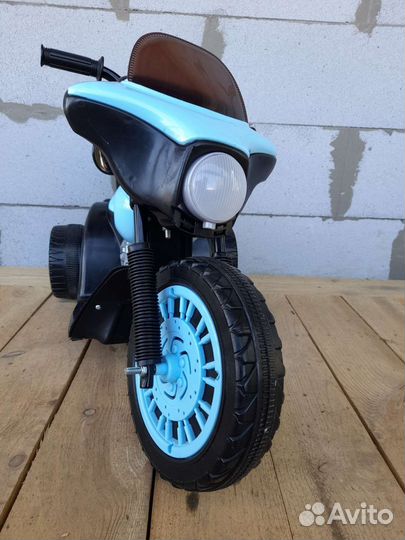 Детский трехколесный мотоцикл на аккумуляторе