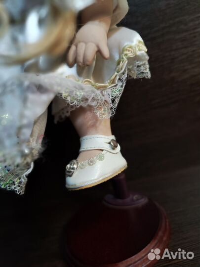 Кукла фарфоровая обижулька