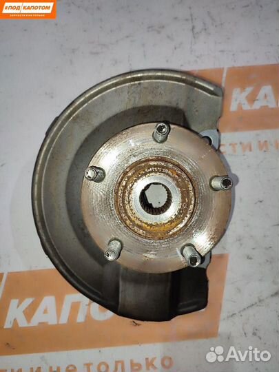 Кулак передний правый Mitsubishi Outlander