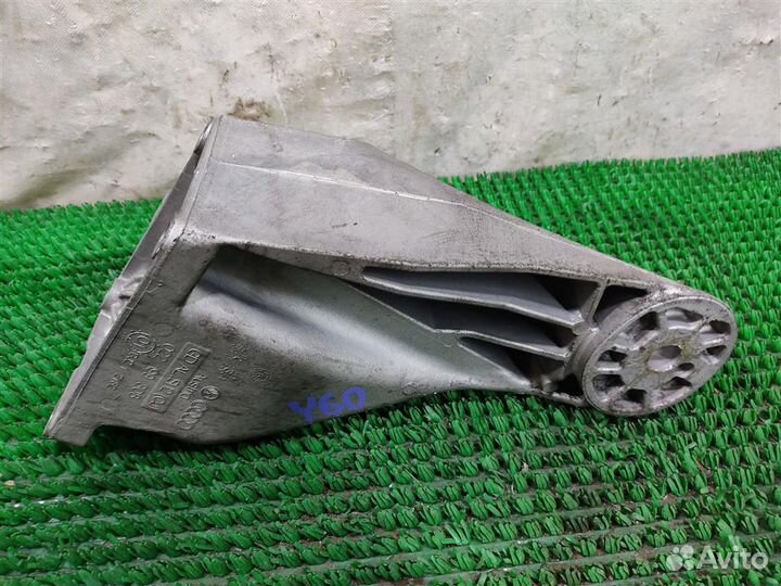 Кронштейн опоры двигателя правый Audi Q7 (4LB) 20