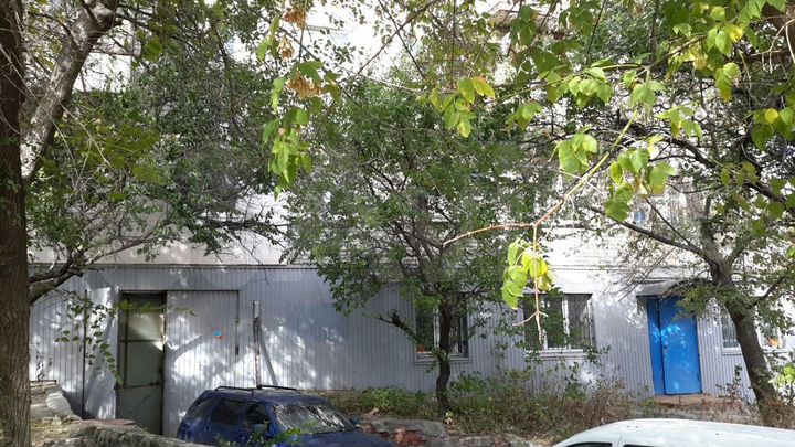 Помещение 300 м² с арендаторами