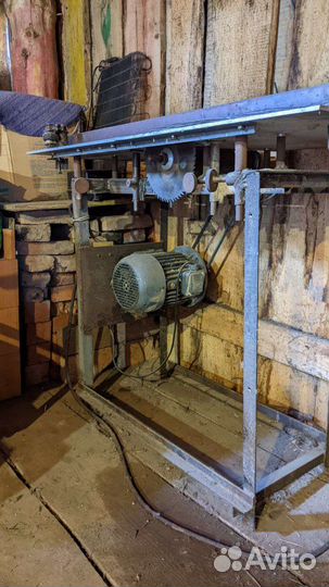 Деревообрабатывающий станок, циркулярная пила