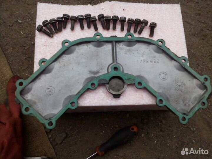 Крышка блока двигателя М62 BMW X5 e53 е39 e38 e52