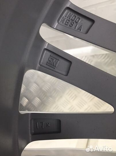 Один оригинальный новый диск R17 Lexus ES