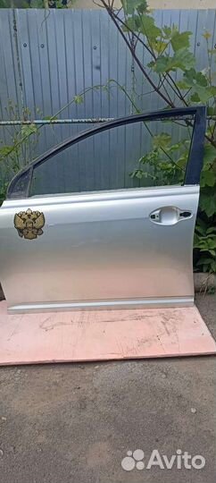 Двери передняя и задняя левые авенсис Т250