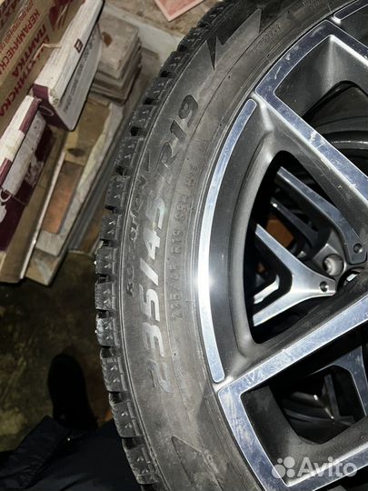 Pirelli Ice Zero 235/45 R19 99H