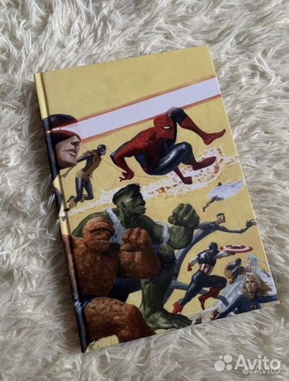 Книга по комиксам Marvel