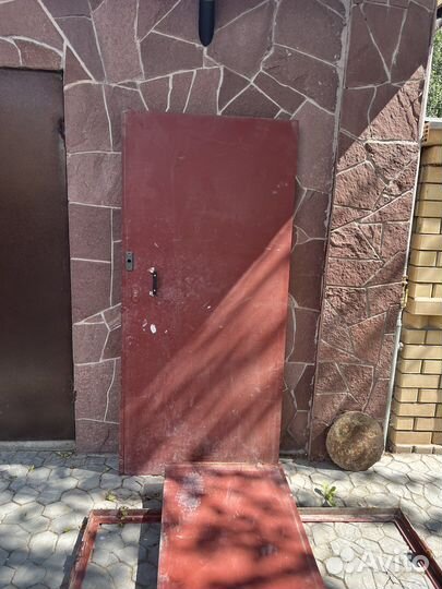 Дверь входная металлическая б/у