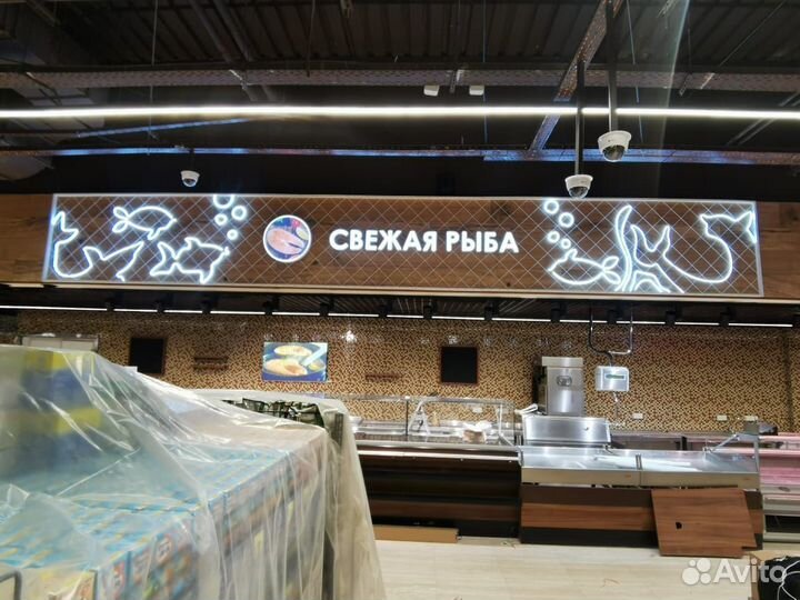 Монтажник рекламы, наклеек