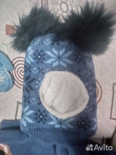 Шапка шлем зимняя для мальчика и варежки