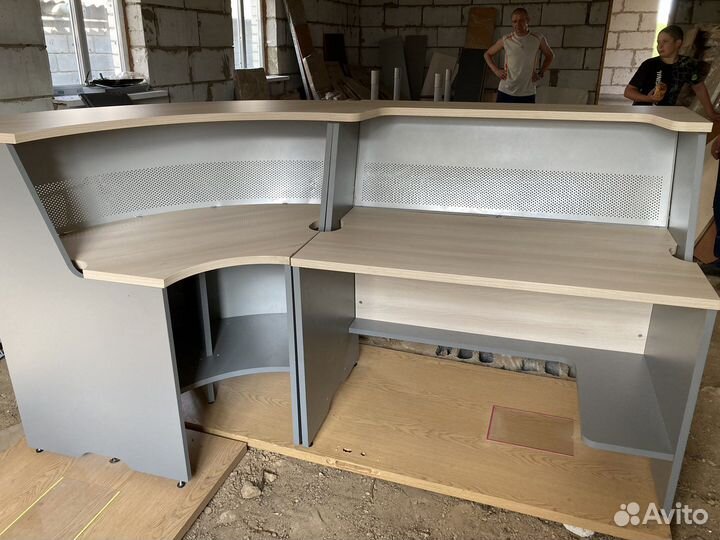 Стойка ресепшен