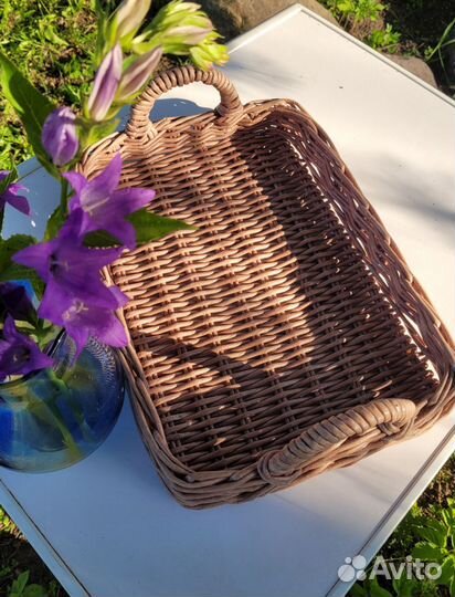 Плетёный поднос