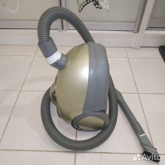 Пылесос Bork 1700W