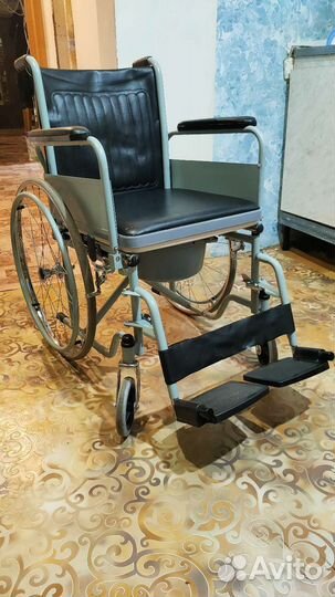 Коляска инвалидная с санитарным оснащением FS682