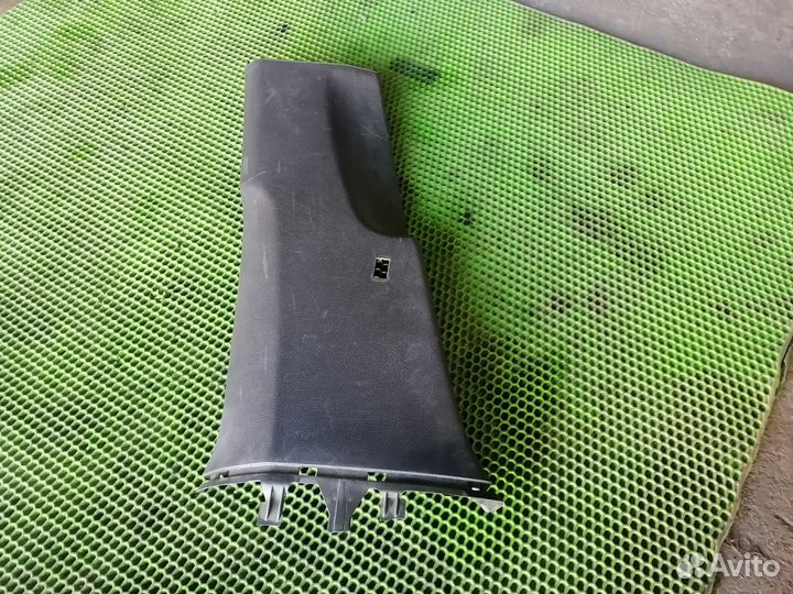 Обшивка стойки левая на VW Passat B7 11-15