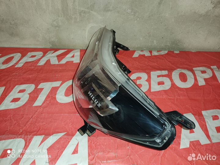 Фара левая Toyota Hilux
