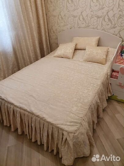 Покрывало на кровать 140-200 с 3мя подушками
