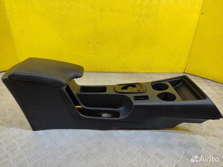 Подлокотник Toyota Hilux (2015-2021) 2.4 D 2GD-FTV