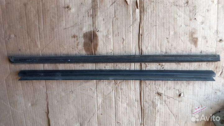 Escape тайванец 2007-09 бархотки задн правой двери