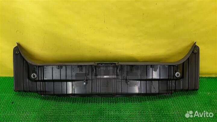 Накладка замка багажника Toyota Camry ASV70 2018