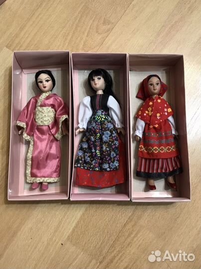 Коллекция фарфоровых кукол