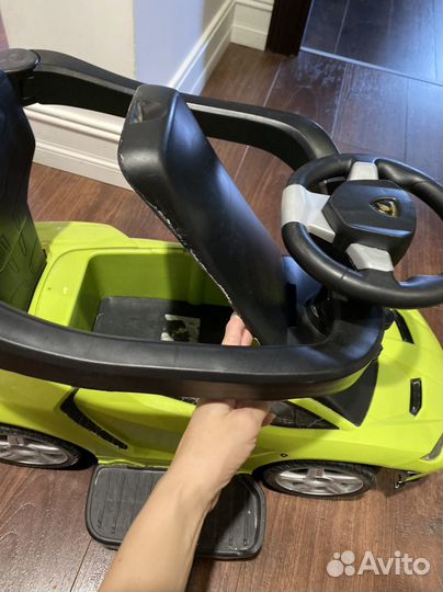 Машинка-каталка ламборгини с ручкой