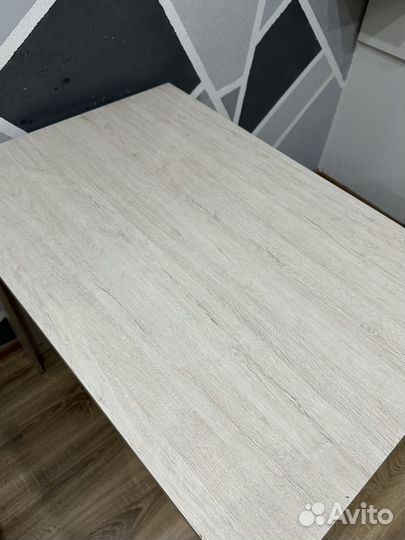 Кухонный стол