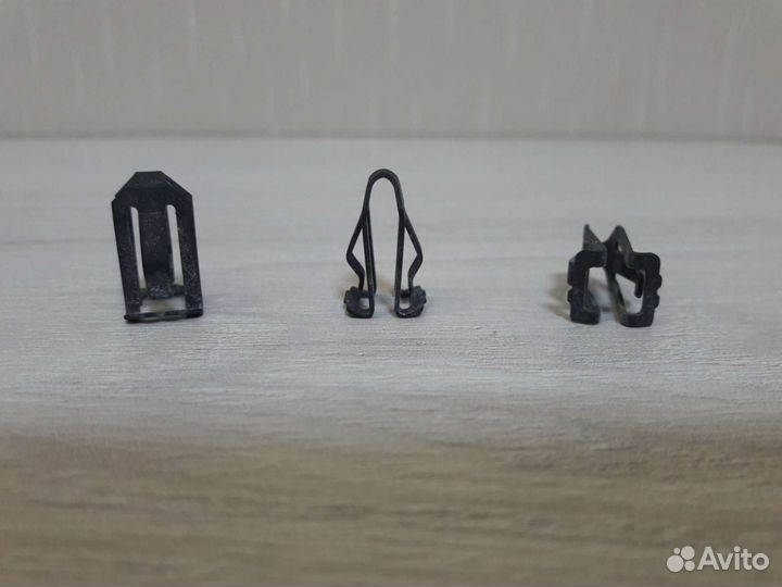 Клипса обшивки крышки багажника Ниссан