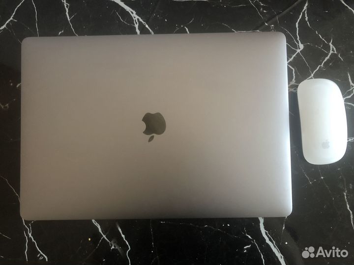 Macbook pro 15 2017 i7 16gb 512gb