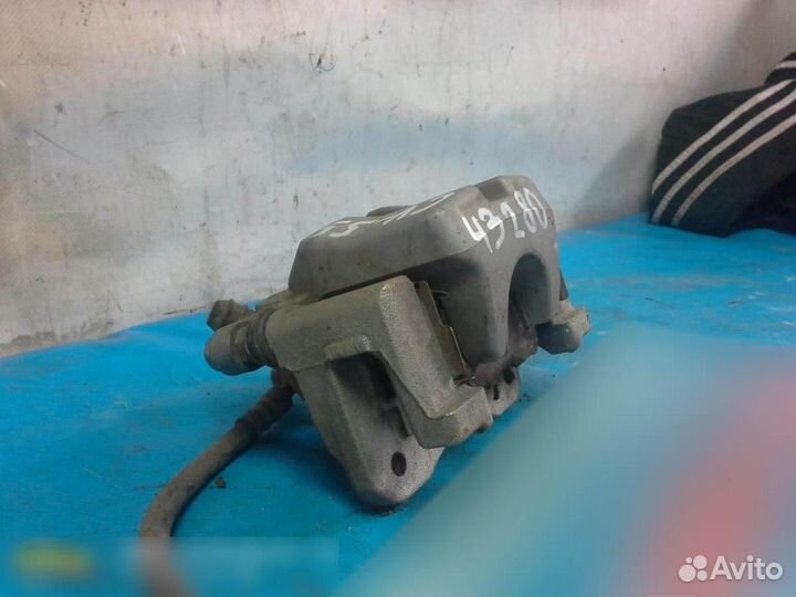 Суппорт задний левый Toyota Camry V50 2011