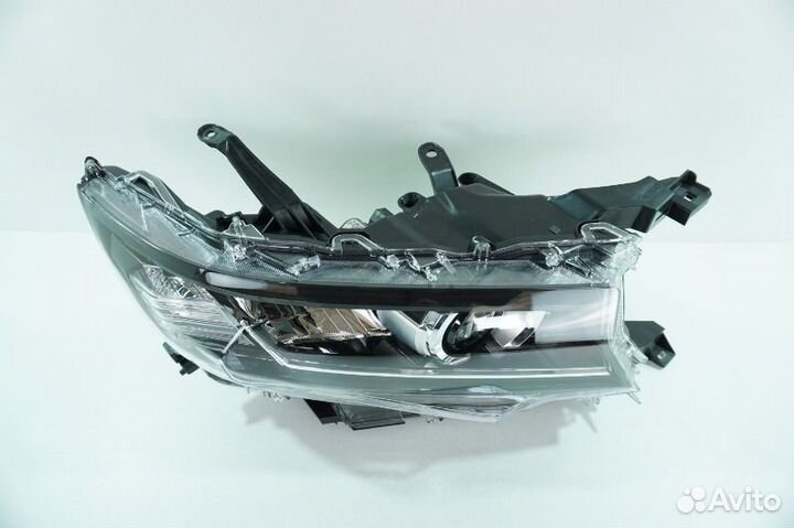 Фара правая Toyota Land Cruiser Prado 150 2017