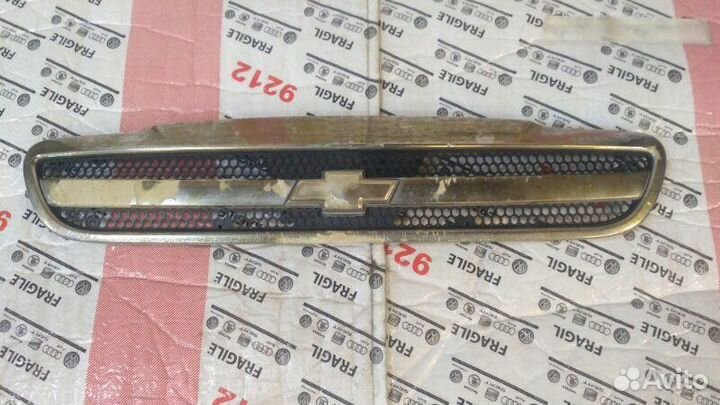 Решетка радиатора с эмблемой Chevrolet Lanos