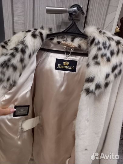 Искусственная шуба короткая белая 46-48