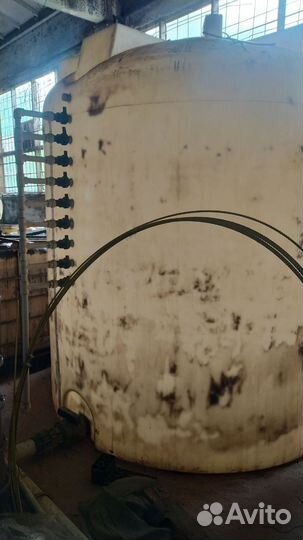 Пластиковые кубы и емкость 10кубов