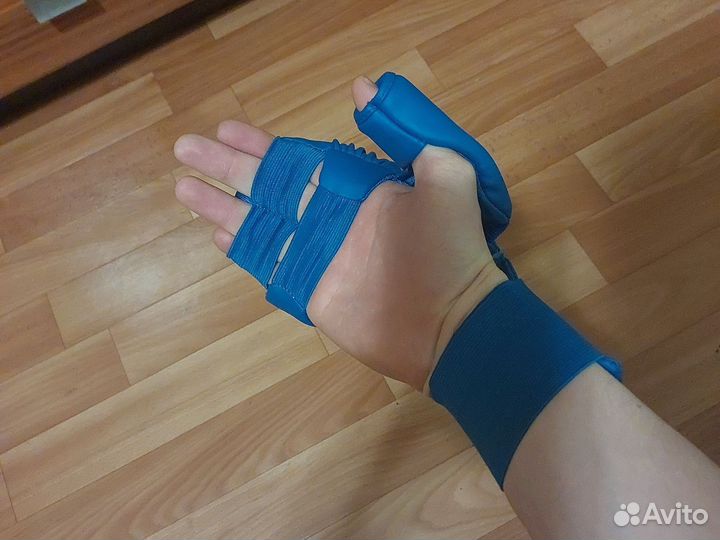 Перчатки для единоборств