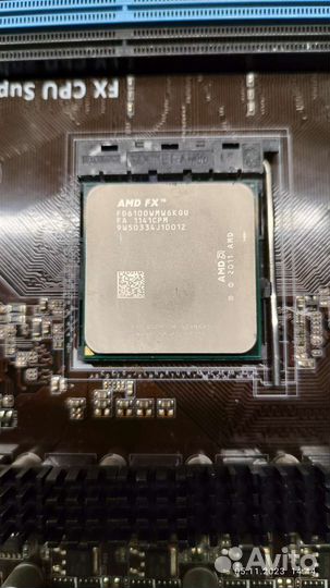 Материнская плата с процессором и памятью