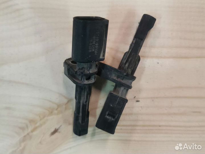 Датчик ABS задний Volkswagen Caddy/Golf