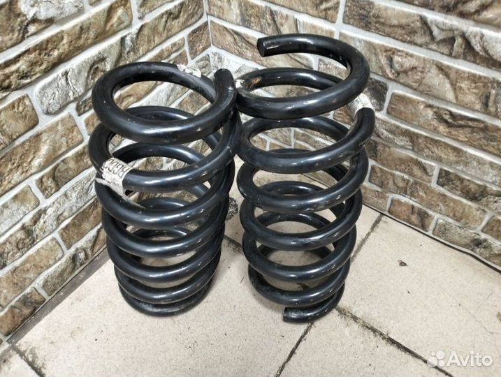Пружина подвески задняя Ford Mustang S550 5.0