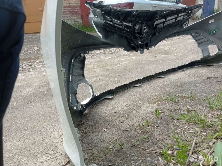 Бампер передний и решетка радиатора toyota camry