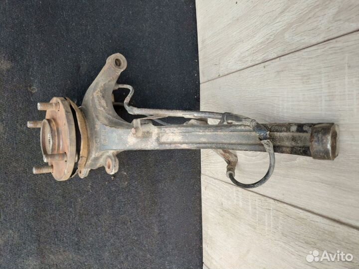 Поворотный кулак ступица правый Хендай Соната еф