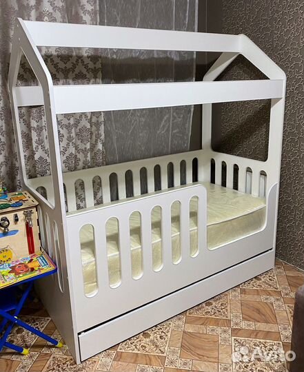 Детская кровать домик