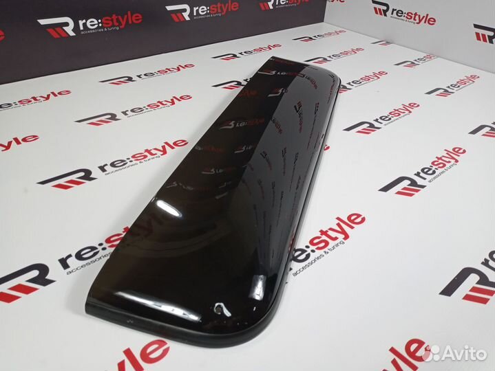 Дeфлектор люка Lexus LX570 R696