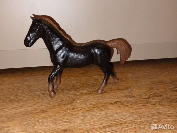 Фигурка лошадь