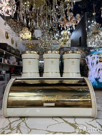 Хлебница с банками